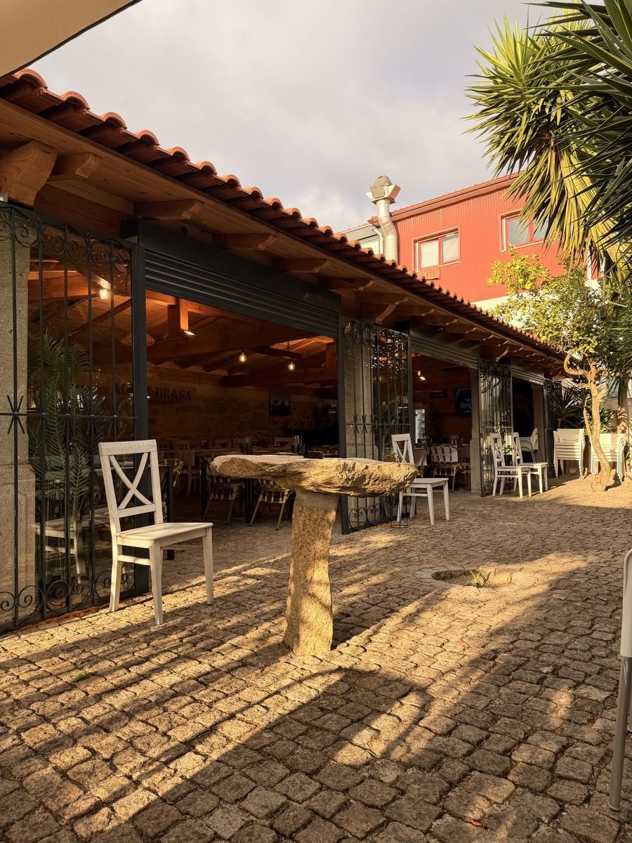 O pavilhão da esplanada visto de fora